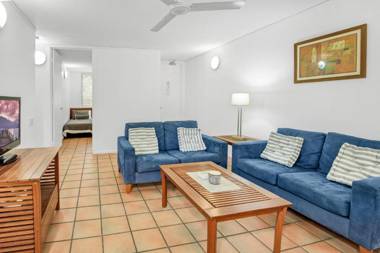 Yiningie Apartment- Baden 9 - Rainbow Shores - Aircon - Pool - Walk to beach