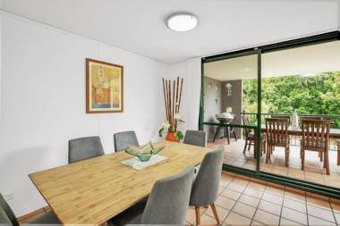 Yiningie Apartment- Baden 9 - Rainbow Shores - Aircon - Pool - Walk to beach