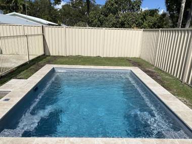 10 Coora Court - Rainbow Beach - Affordable Beach House Pets Welcome Pool