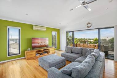 12 Tingira Close - Rainbow Beach - Stunning Modern Beach Home Pool Air-Con Views