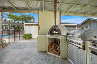 12 Tingira Close - Rainbow Beach - Stunning Modern Beach Home Pool Air-Con Views