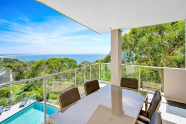 Unit 9 - 103 Cooloola Drive - Rainbow Beach - Stunning Ocean Views - Seabreezes - Aircon - Wi-Fi