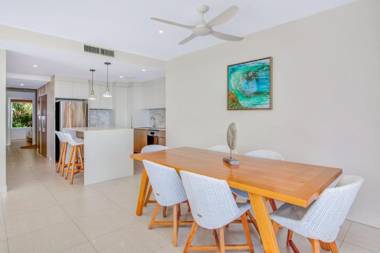Unit 9 - 103 Cooloola Drive - Rainbow Beach - Stunning Ocean Views - Seabreezes - Aircon - Wi-Fi