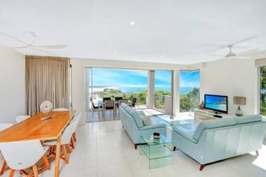 Unit 9 - 103 Cooloola Drive - Rainbow Beach - Stunning Ocean Views - Seabreezes - Aircon - Wi-Fi