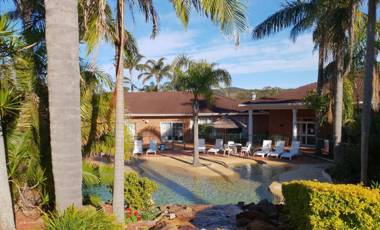 The Quarters Forresters Beach