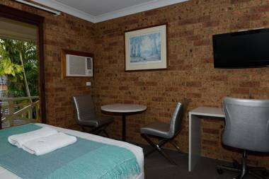 Sapphire Palms Motel