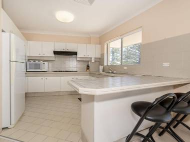 Lakeshore Apartments - Unit 5