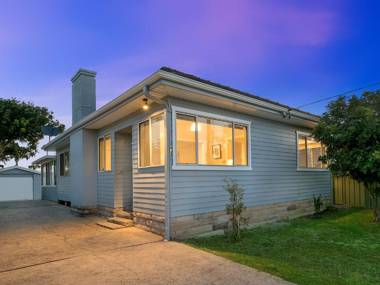 The Entrance North Lakeside Cottage