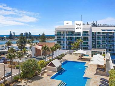 Oaks Waterfront Apartment 621