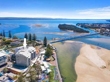 Oaks Waterfront Apartment 621