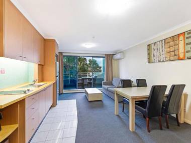 Oaks Waterfront Apartment 114