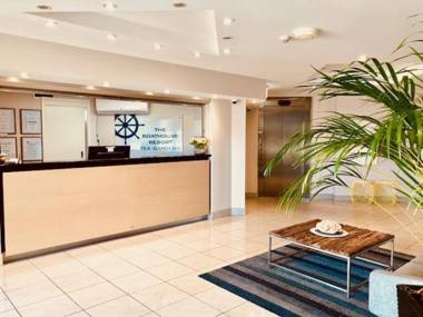 Boathouse Resort (Water Front)