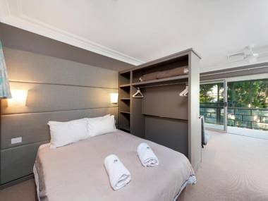 Dutchies Motel Nelson Bay & Dutchmans Beach Apartments