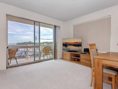 1 'Laman Lodge' 15 Laman Street - stunning air conditioned unit with water views and WIFI