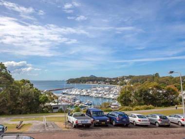 1 'Laman Lodge' 15 Laman Street - stunning air conditioned unit with water views and WIFI