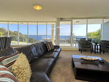 Oasis Unit 9/5 Laman Street