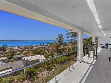 Myan Close 17 Phuza Maningi