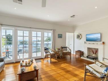 Mon Reve 4A Tallean Road - three bedroom property with air conditioning