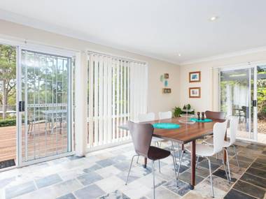 Serenity' 7 Mulloway Place - Peaceful house with air con Netflix & WIFI