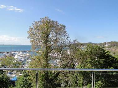 3 'Paradiso' 4 Laman Street - aircon pool heart of town water views