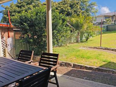 Cuddles Cottage 4 Christmas Bush Avenue - holiday house near Dutchies