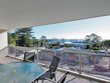 9 'Nelson Towers' 71a Victoria Parade - unit in the heart of Nelson Bay with water views