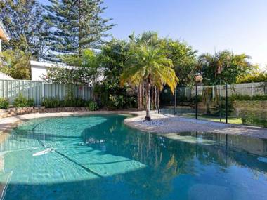 33 Gloucester St -huge holiday house in Nelson Bay with pool and stunning water views