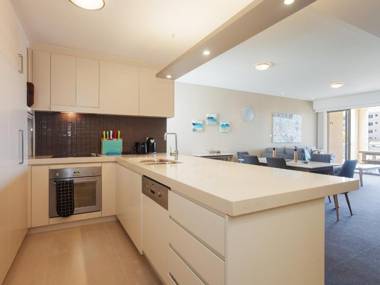 13 'Cote D'Azur' 61 Donald Street - Lovely unit with air con pool lift and WiFi