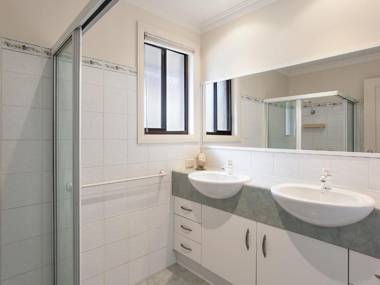 Happy Tails'  55 Pantowora Street - pet friendly air conditioned