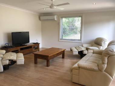 Baydream' 13 Pirralea Parade - pet friendly aircon boat parking