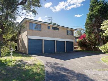 1/8 Christmas Bush Avenue - three bedroom duplex close to Dutchies Beach