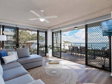 1 'The Poplars' 34 Magnus St - panoramic water views pool aircon & WIFI