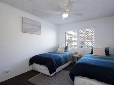 1 'The Poplars' 34 Magnus St - panoramic water views pool aircon & WIFI