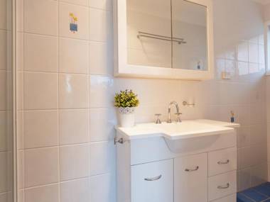 Kallaroo 3 Kallaroo Street- great house with views pool WIFI and aircon