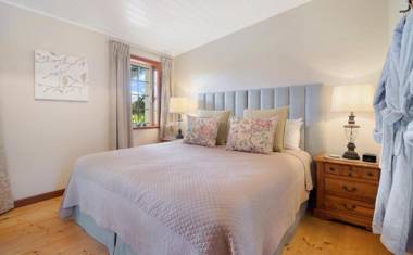 Stonewell Cottages and Vineyards