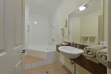 Golden Guitar Motor Inn