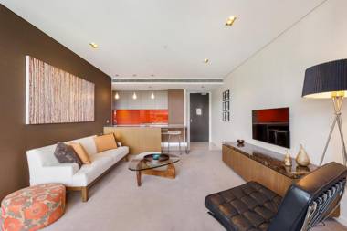 Stylish 1 bdrm Camperdown - Car park Gym & Pool