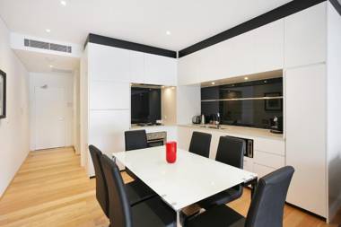New York on Riley - Split-Level Executive 2BR Darlinghurst Apartment with a New York Feel