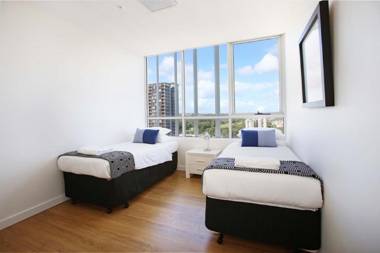 Moore to See - Modern and Spacious 3BR Zetland Apartment with Views over Moore Park