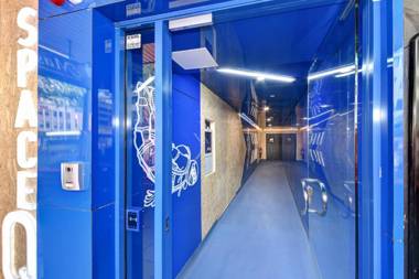 Space Q Capsule Hotel