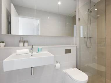 As the Sun Sets - Modern and Spacious 2BR Zetland Apartment Facing the Setting Sun