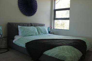 Exquisite Family Home +Parking Close to CBD