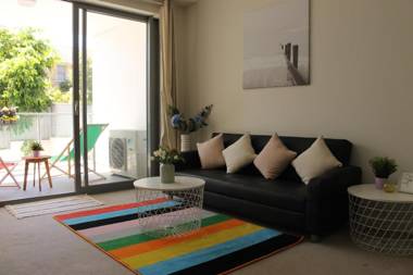 Exquisite Family Home +Parking Close to CBD