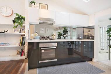 Luxury Designer Paddington Cottage + FREE WIFI