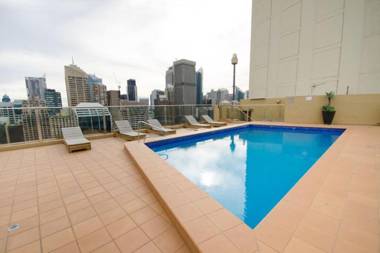 Cosmopolitan apartment at College St