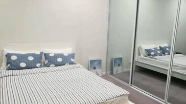 Perfect stay  Master room 7 min strafield station