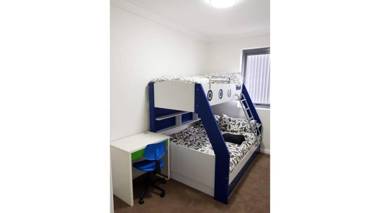 Mascot Stylish 2BD Apartment w Parking 1-7 Guests