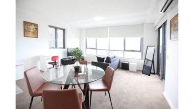 Mascot Stylish 2BD Apartment w Parking 1-7 Guests