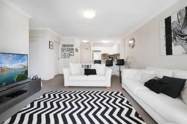 Walk to Coogee Beach Apartment Retreat