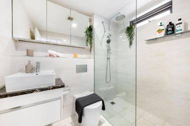 A Cozy & Stylish Beach Studio 5min walk to Bondi Beach